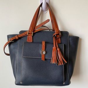 🔥 Dooney and Bourke Tote Bag with Strap🔥